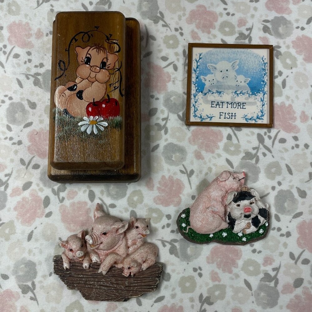 Pig Magnet Collection (4) - Wooden craft Pig holds a couple pieces of paper